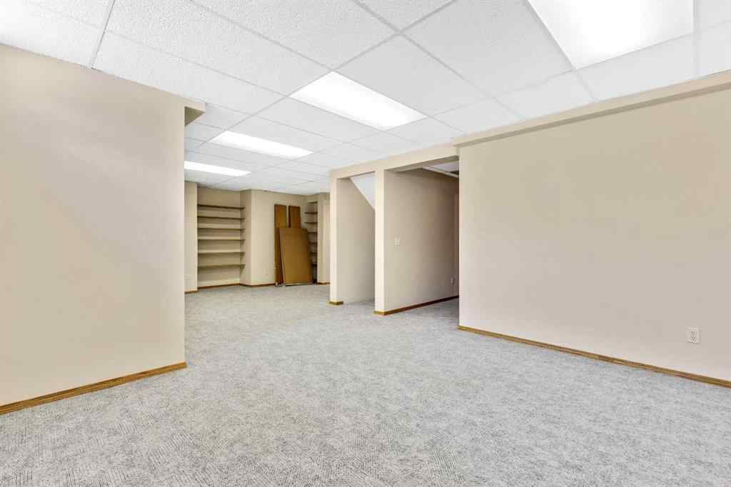 MLS® A2244473 - 62 Somerset Close SW in Somerset Calgary, Residential