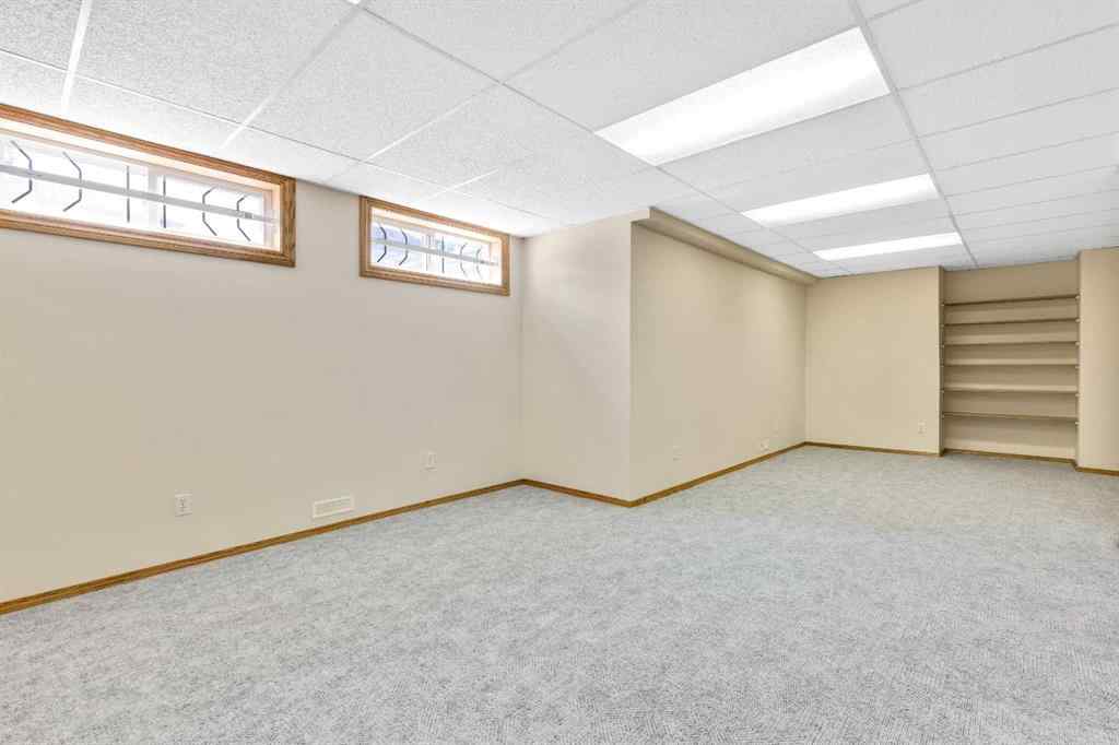 MLS® A2244473 - 62 Somerset Close SW in Somerset Calgary, Residential