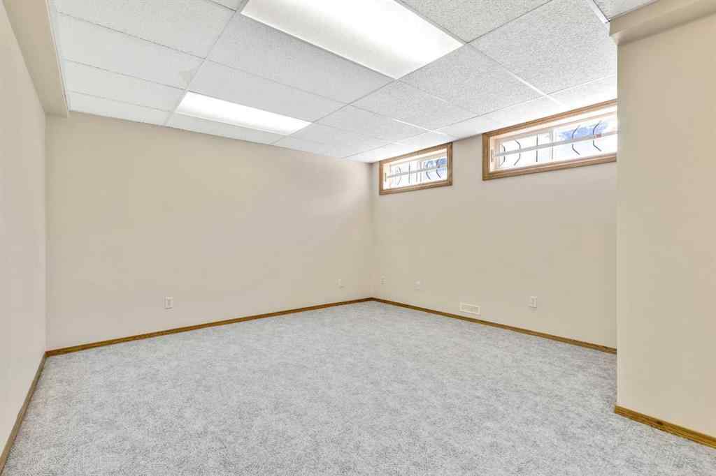MLS® A2244473 - 62 Somerset Close SW in Somerset Calgary, Residential