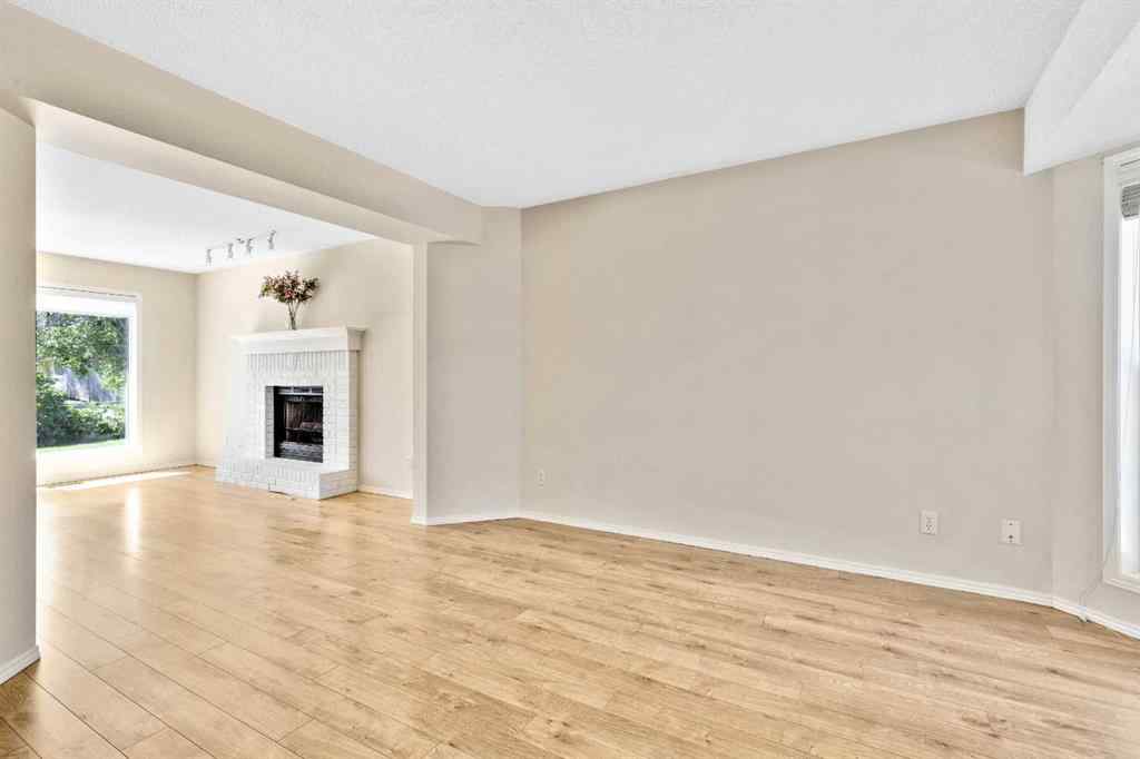 MLS® A2244473 - 62 Somerset Close SW in Somerset Calgary, Residential