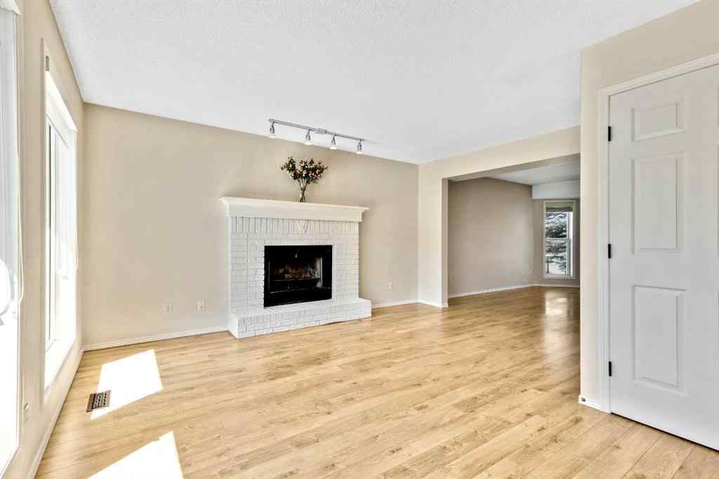 MLS® A2244473 - 62 Somerset Close SW in Somerset Calgary, Residential