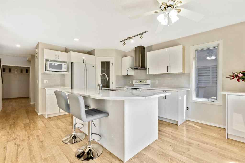 MLS® A2244473 - 62 Somerset Close SW in Somerset Calgary, Residential