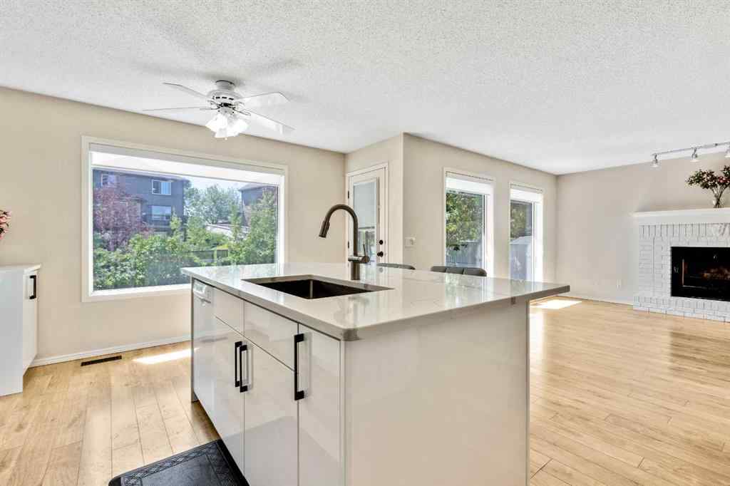 MLS® A2244473 - 62 Somerset Close SW in Somerset Calgary, Residential