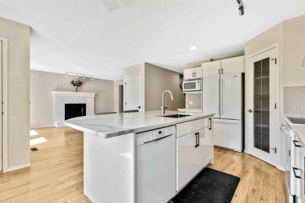 MLS® A2244473 - 62 Somerset Close SW in Somerset Calgary, Residential