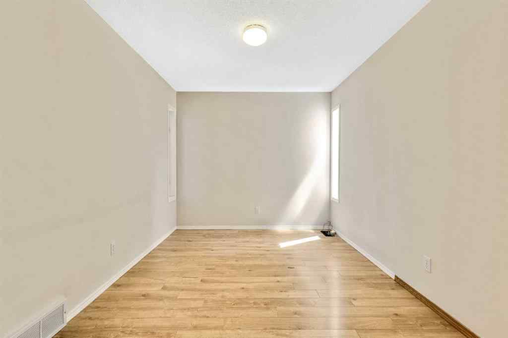 MLS® A2244473 - 62 Somerset Close SW in Somerset Calgary, Residential