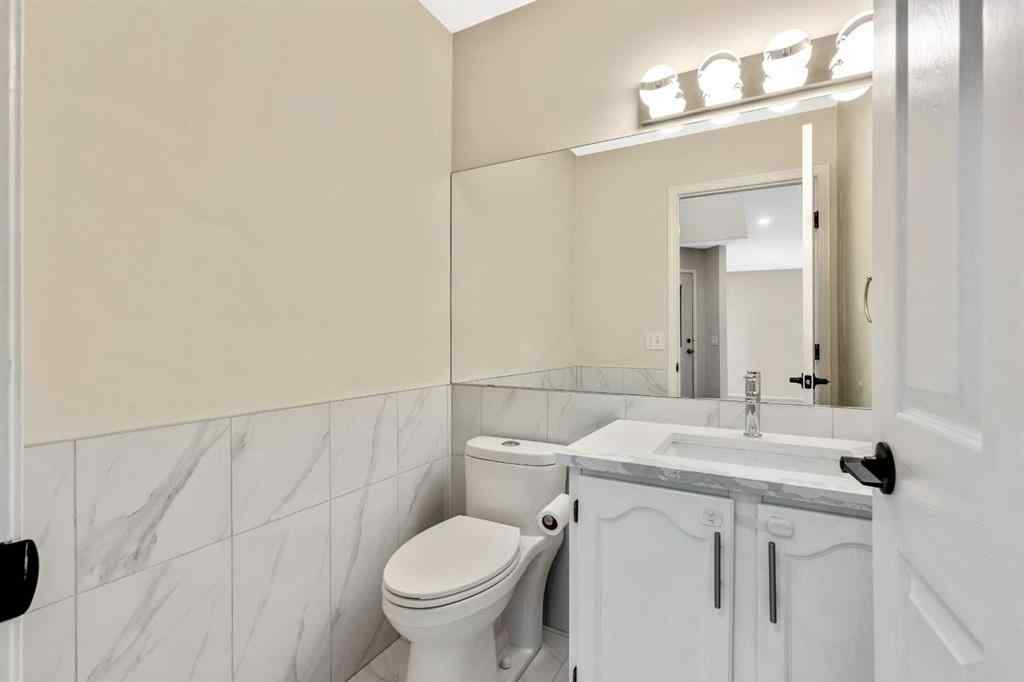 MLS® A2244473 - 62 Somerset Close SW in Somerset Calgary, Residential