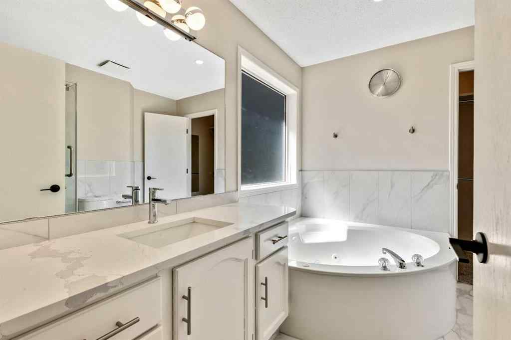 MLS® A2244473 - 62 Somerset Close SW in Somerset Calgary, Residential