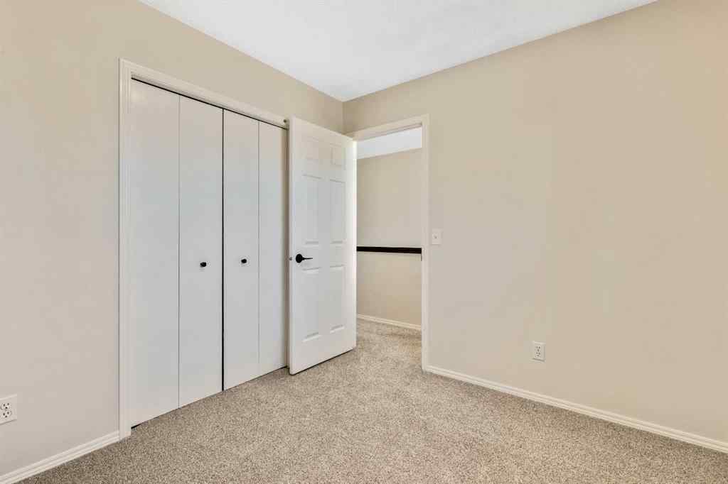 MLS® A2244473 - 62 Somerset Close SW in Somerset Calgary, Residential