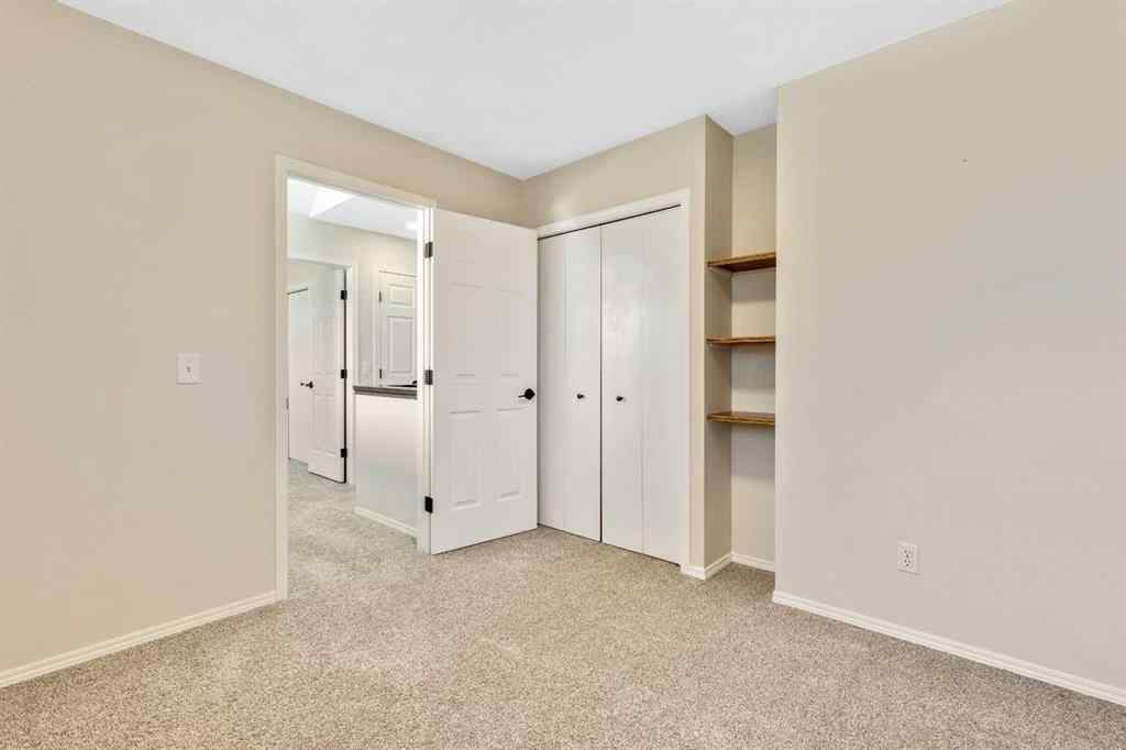 MLS® A2244473 - 62 Somerset Close SW in Somerset Calgary, Residential