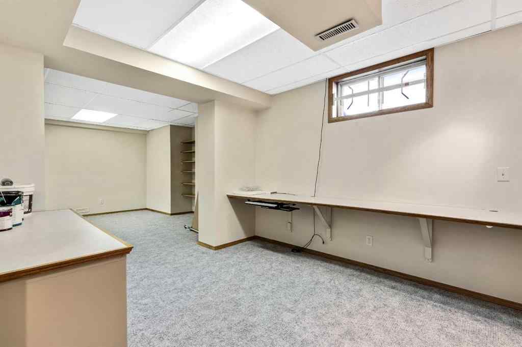 MLS® A2244473 - 62 Somerset Close SW in Somerset Calgary, Residential
