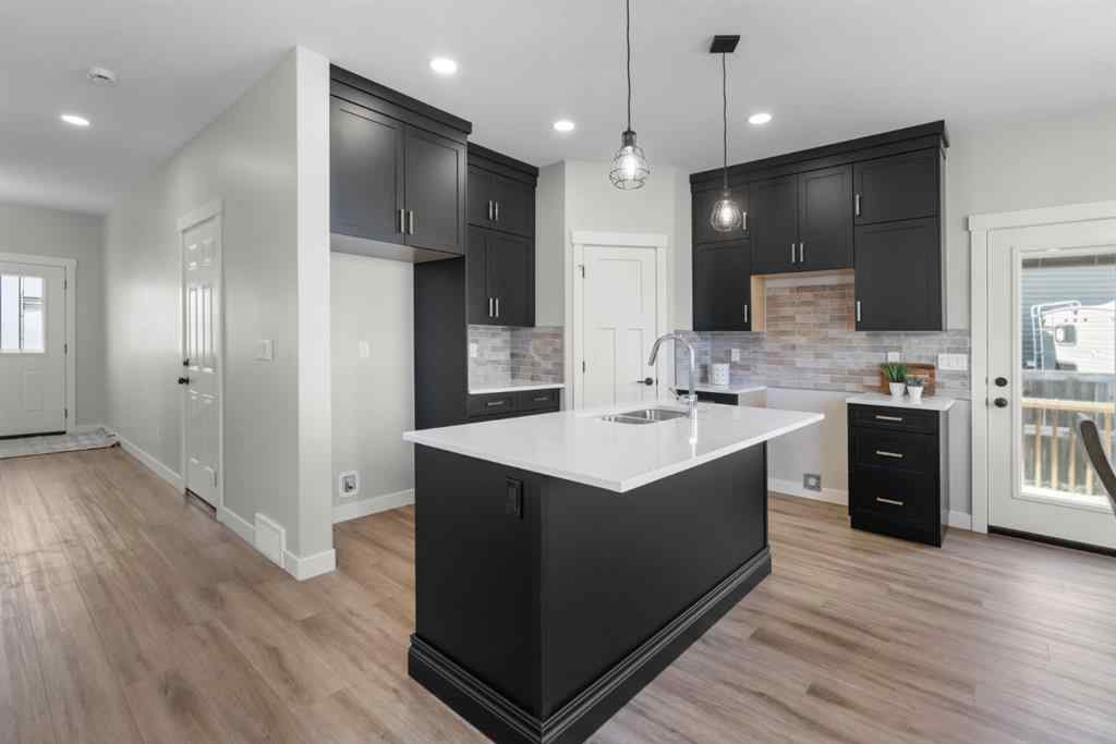 MLS® A2244478 - 7514 38A Avenue  in Southwest Meadows Camrose, Residential
