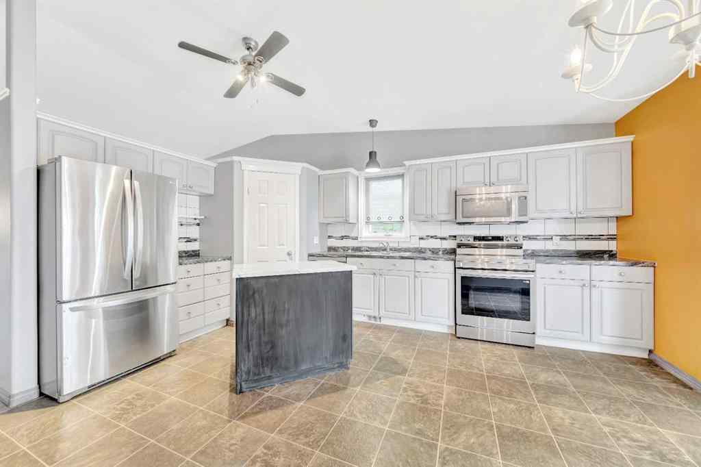 MLS® A2244522 - 4028 60 Avenue  in Southridge Lloydminster, Residential