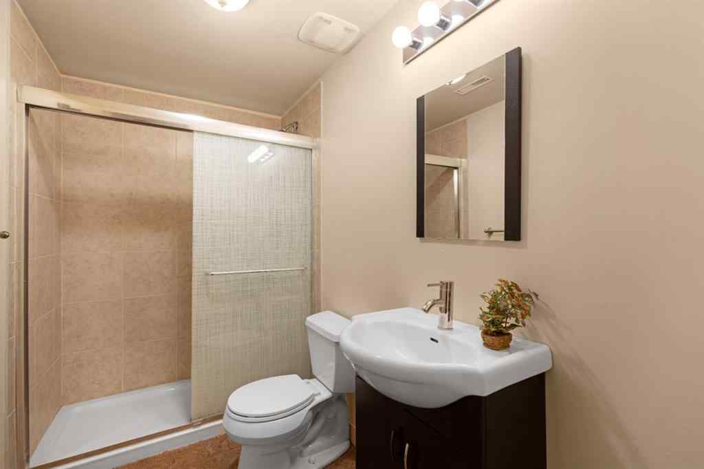 MLS® A2244540 - 18 Aspen Hills Manor SW in Aspen Woods Calgary, Residential