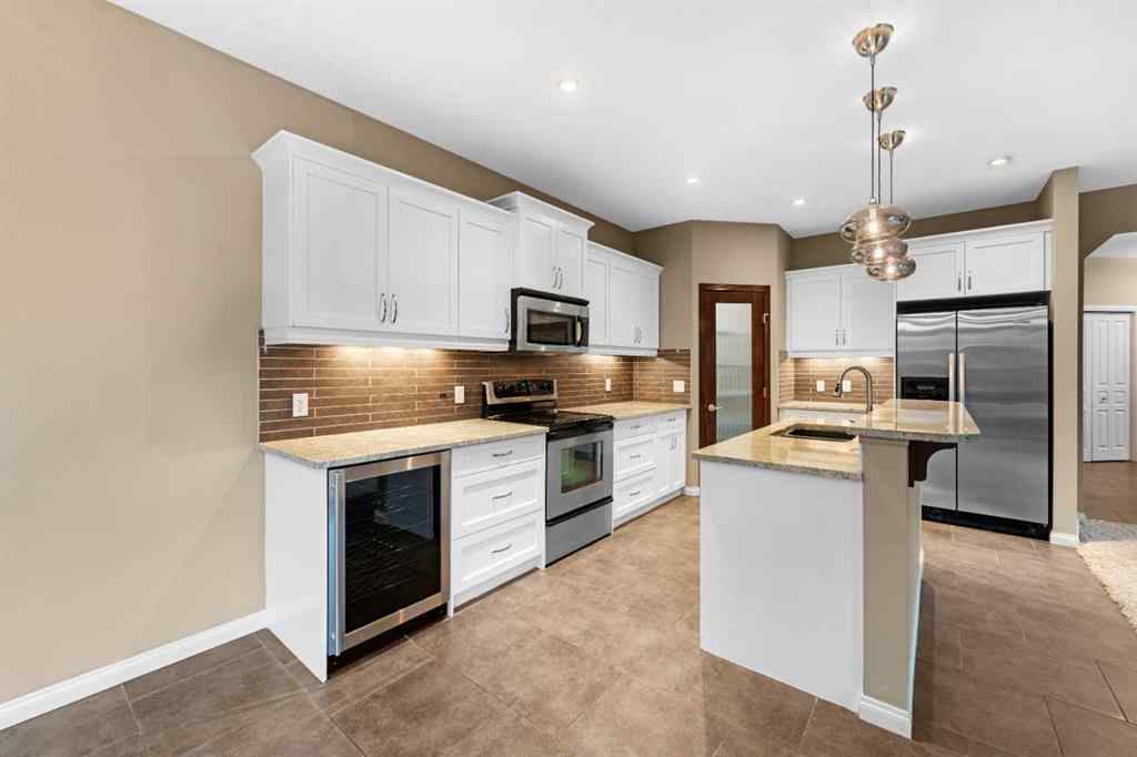 MLS® A2244540 - 18 Aspen Hills Manor SW in Aspen Woods Calgary, Residential