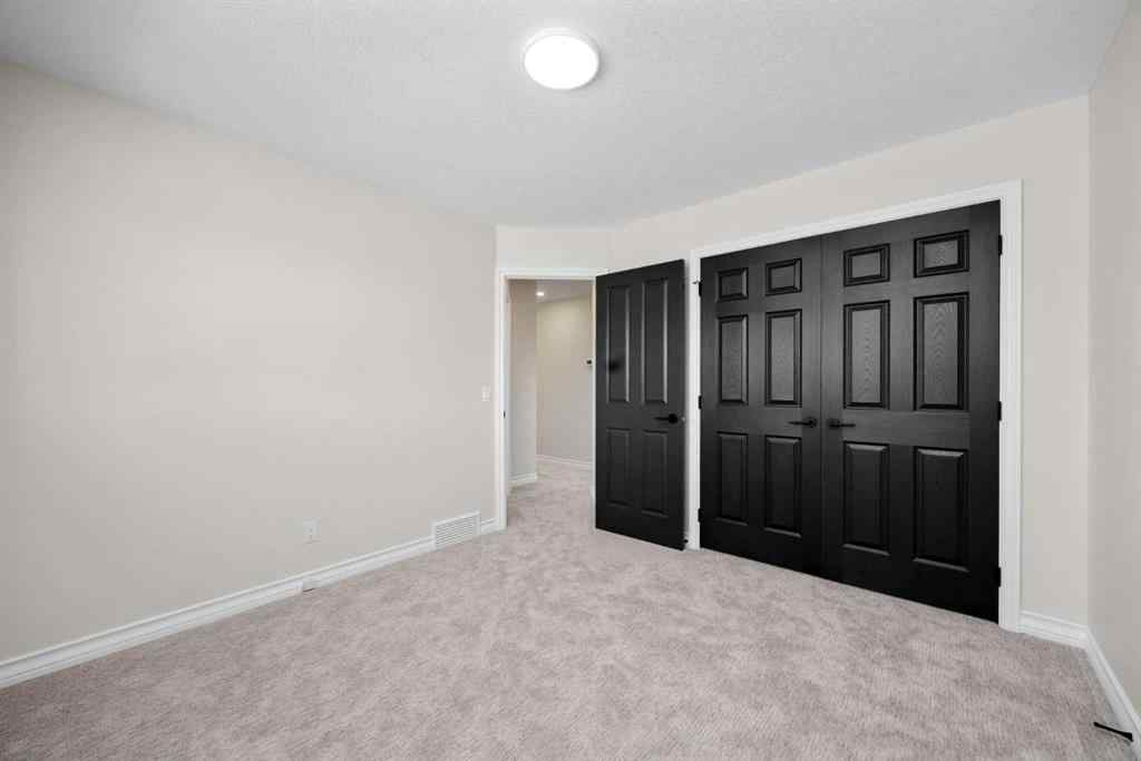 MLS® A2244561 - 21 Douglas Woods Manor SE in Douglasdale/Glen Calgary, Residential