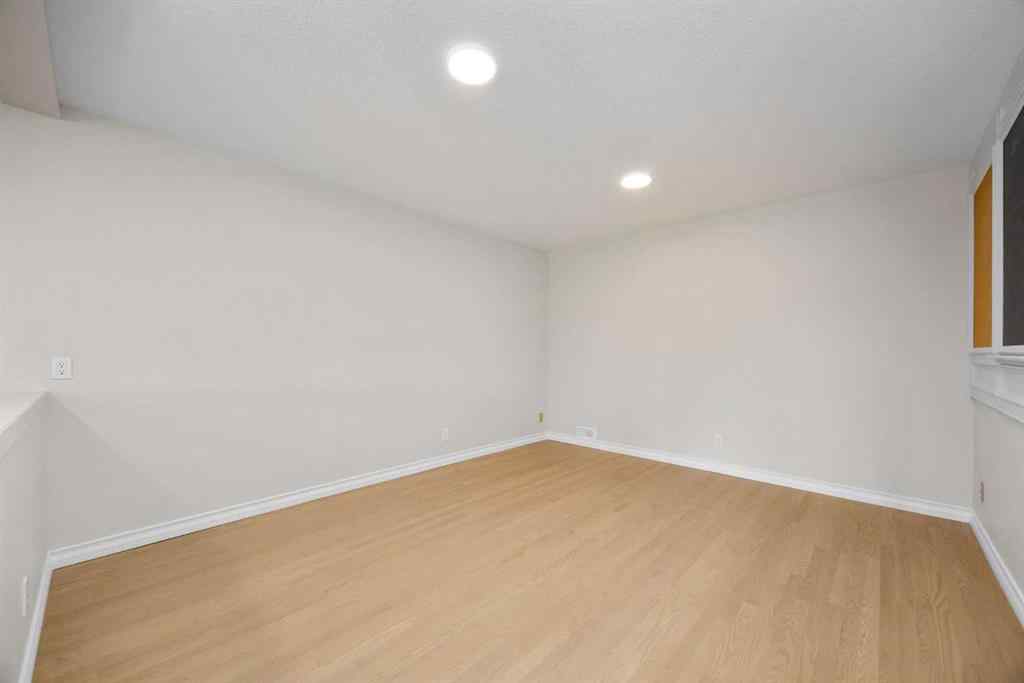 MLS® A2244561 - 21 Douglas Woods Manor SE in Douglasdale/Glen Calgary, Residential