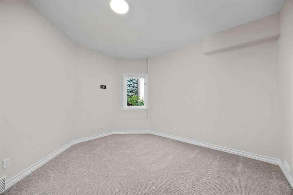 MLS® A2244561 - 21 Douglas Woods Manor SE in Douglasdale/Glen Calgary, Residential