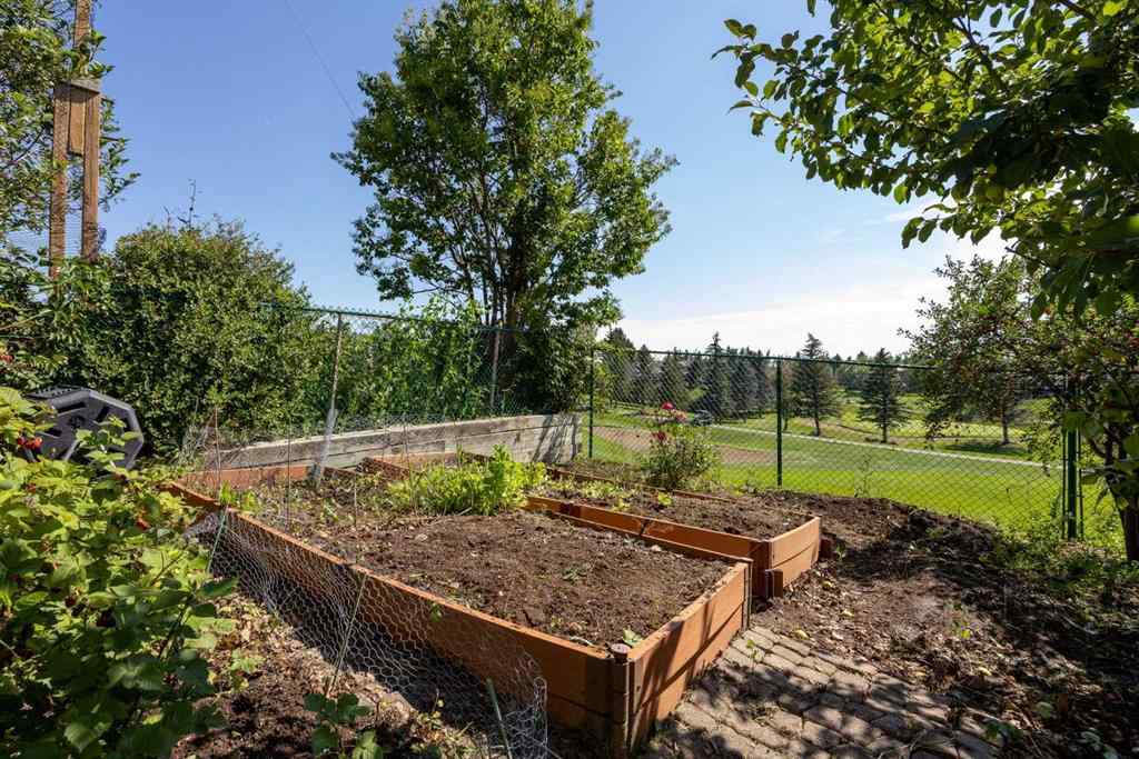 MLS® A2244561 - 21 Douglas Woods Manor SE in Douglasdale/Glen Calgary, Residential