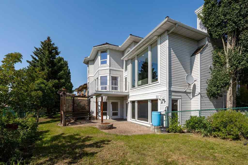 MLS® A2244561 - 21 Douglas Woods Manor SE in Douglasdale/Glen Calgary, Residential