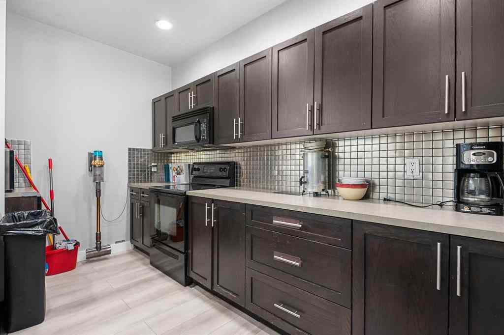 MLS® A2244594 - Unit #4 218 Village Terrace SW in Patterson Calgary, Residential