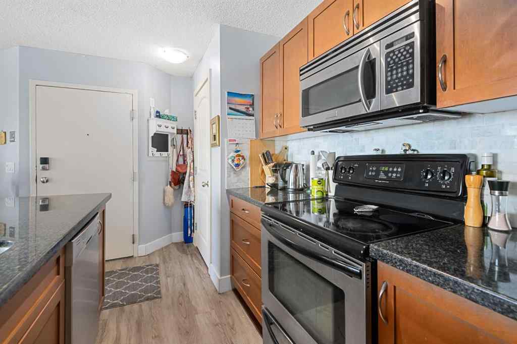 MLS® A2244594 - Unit #4 218 Village Terrace SW in Patterson Calgary, Residential
