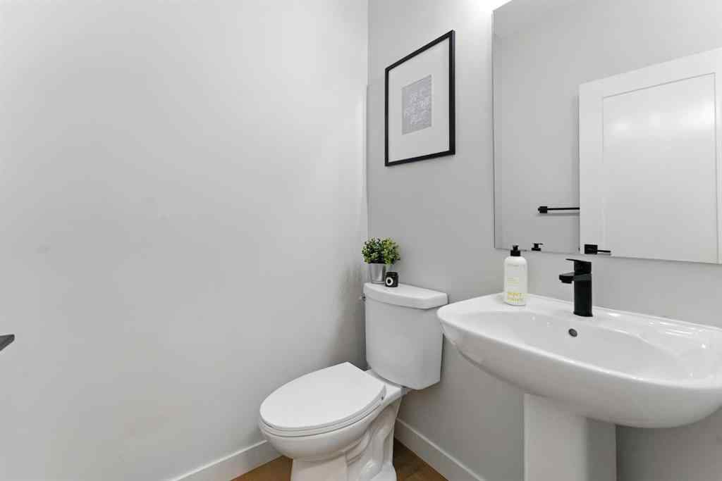 MLS® A2244605 - 20 Heritage Lane  in Heritage Hills Cochrane, Residential