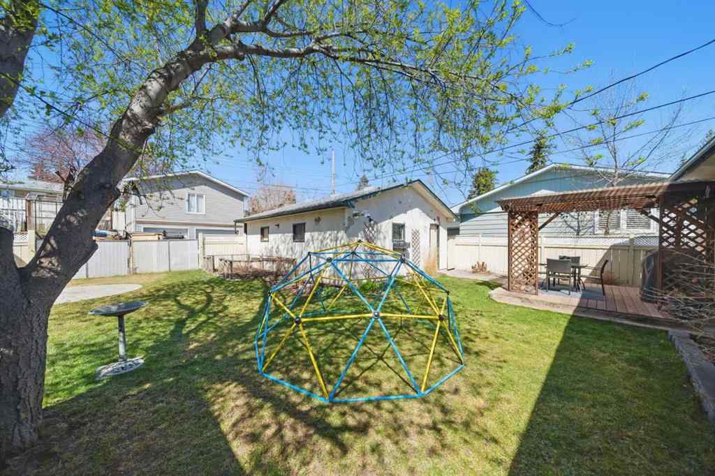 MLS® A2244611 - 828 Hunterston Crescent NW in Huntington Hills Calgary, Residential