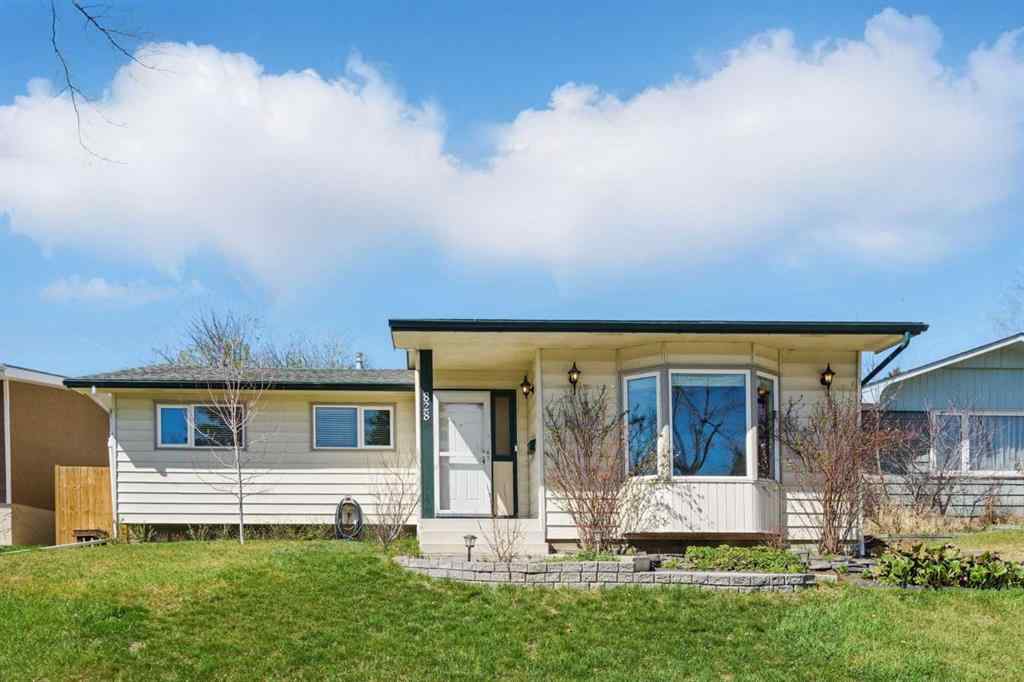 MLS® A2244611 - 828 Hunterston Crescent NW in Huntington Hills Calgary, Residential