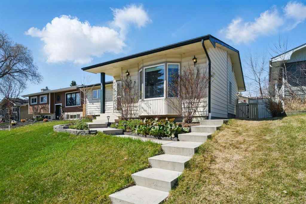 MLS® A2244611 - 828 Hunterston Crescent NW in Huntington Hills Calgary, Residential