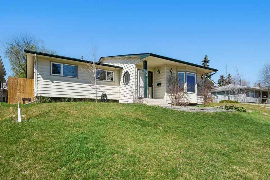 MLS® A2244611 - 828 Hunterston Crescent NW in Huntington Hills Calgary, Residential