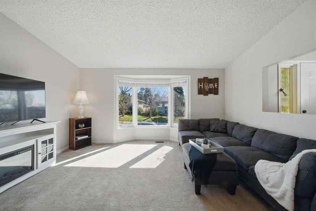 MLS® A2244611 - 828 Hunterston Crescent NW in Huntington Hills Calgary, Residential