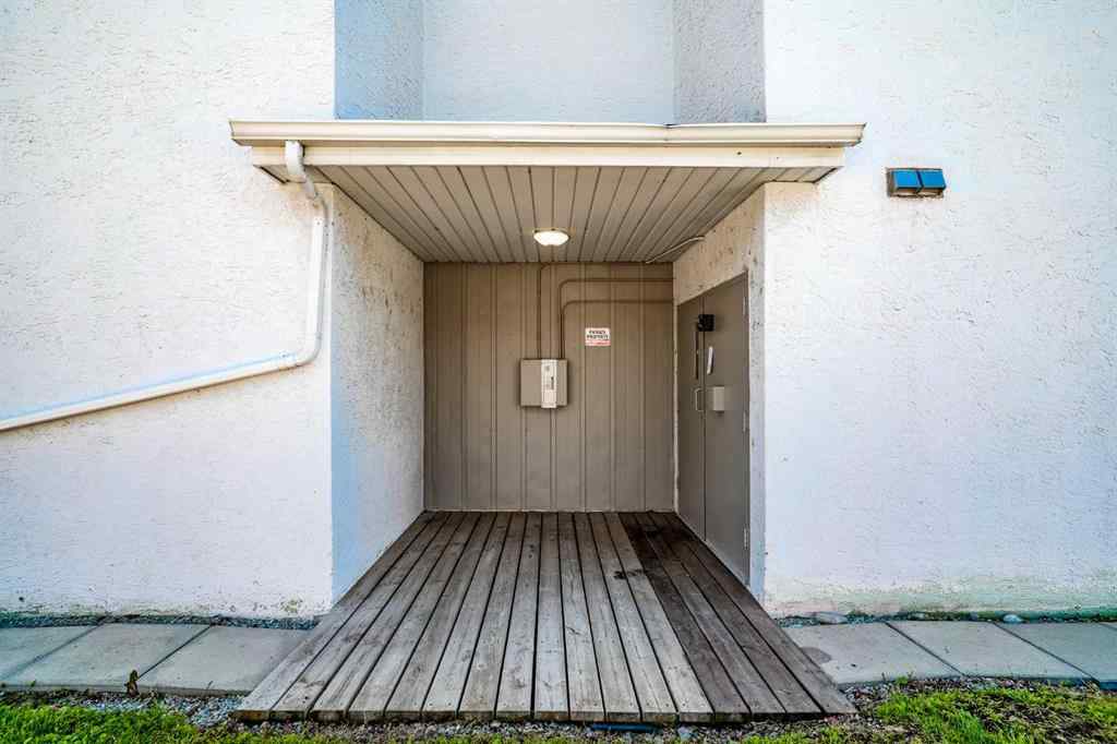 MLS® A2244613 - Unit #1 4328 75 Street NW in Bowness Calgary, Residential