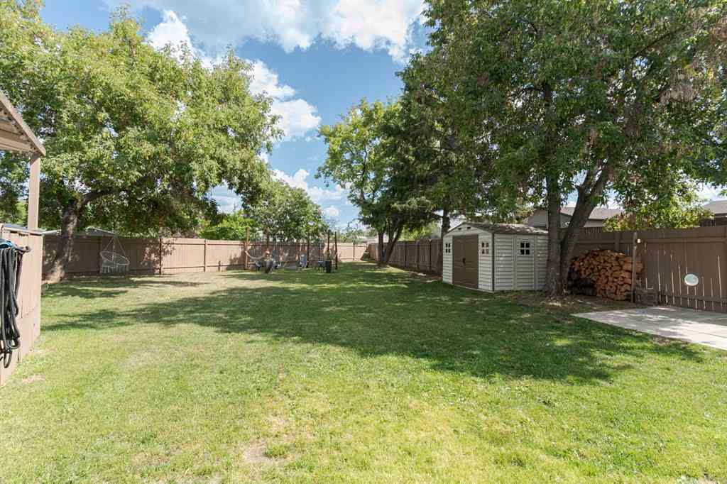 MLS® A2244617 - 208 Silvertip Place  in Thickwood Fort McMurray, Residential