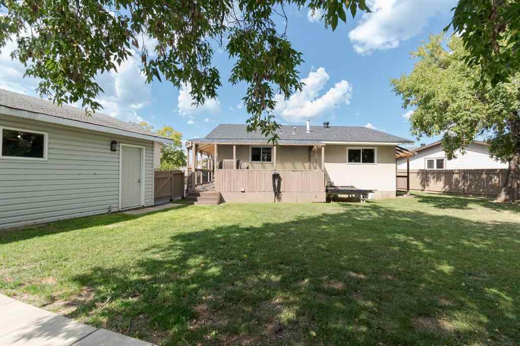 MLS® A2244617 - 208 Silvertip Place  in Thickwood Fort McMurray, Residential