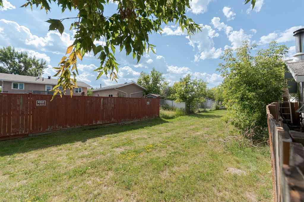 MLS® A2244617 - 208 Silvertip Place  in Thickwood Fort McMurray, Residential