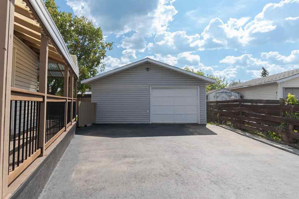 MLS® A2244617 - 208 Silvertip Place  in Thickwood Fort McMurray, Residential