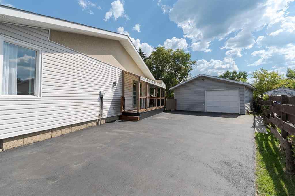 MLS® A2244617 - 208 Silvertip Place  in Thickwood Fort McMurray, Residential