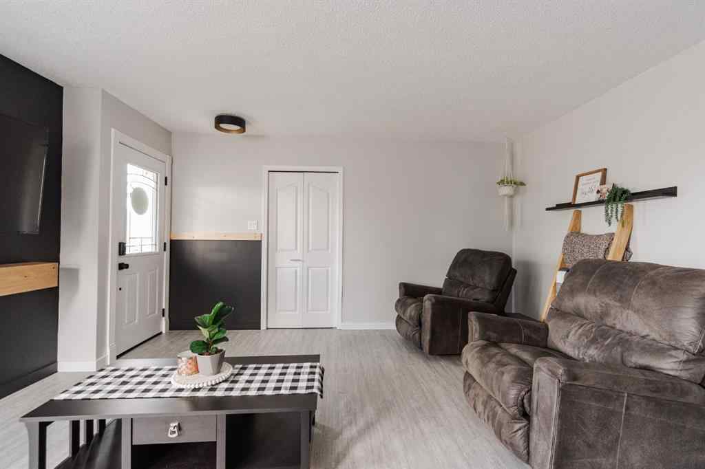 MLS® A2244617 - 208 Silvertip Place  in Thickwood Fort McMurray, Residential