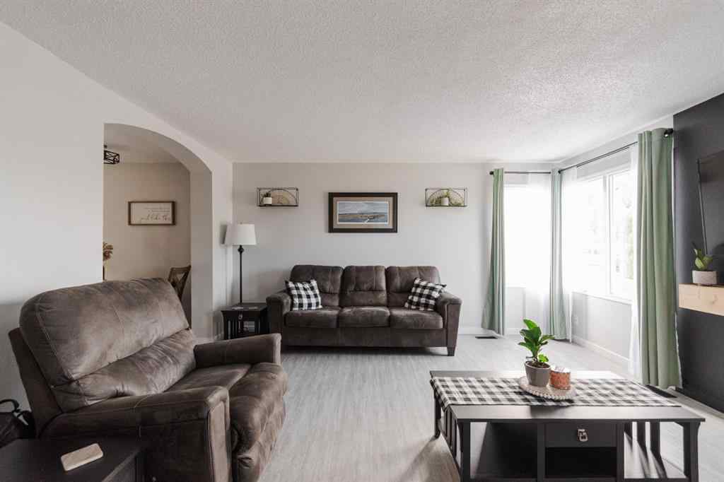MLS® A2244617 - 208 Silvertip Place  in Thickwood Fort McMurray, Residential