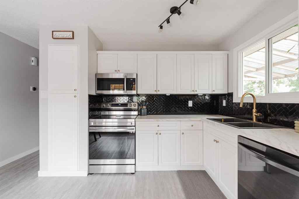 MLS® A2244617 - 208 Silvertip Place  in Thickwood Fort McMurray, Residential