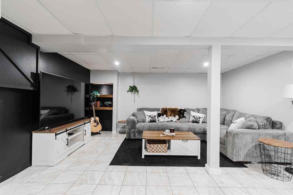 MLS® A2244617 - 208 Silvertip Place  in Thickwood Fort McMurray, Residential