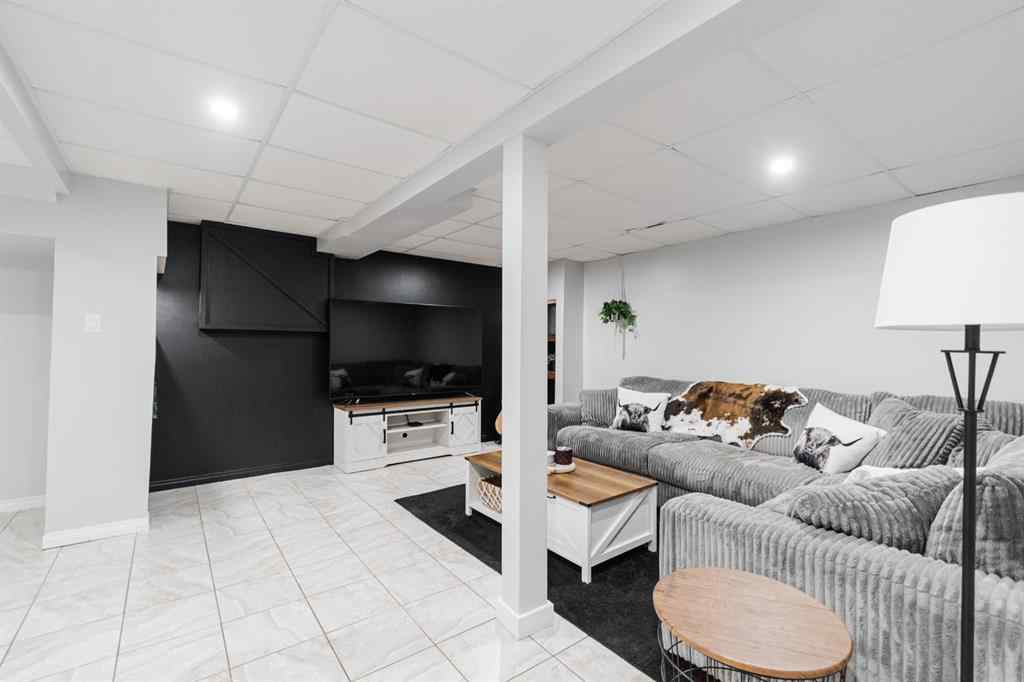 MLS® A2244617 - 208 Silvertip Place  in Thickwood Fort McMurray, Residential