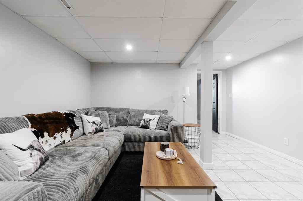 MLS® A2244617 - 208 Silvertip Place  in Thickwood Fort McMurray, Residential