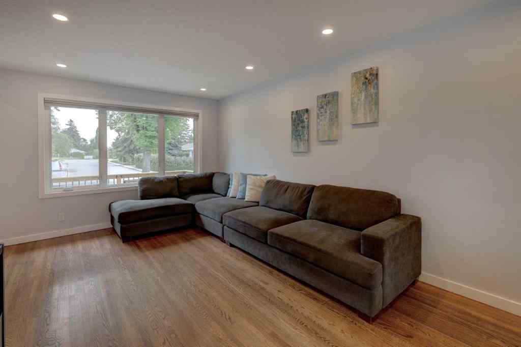 MLS® A2244633 - 3803 19 Street NW in Charleswood Calgary, Residential