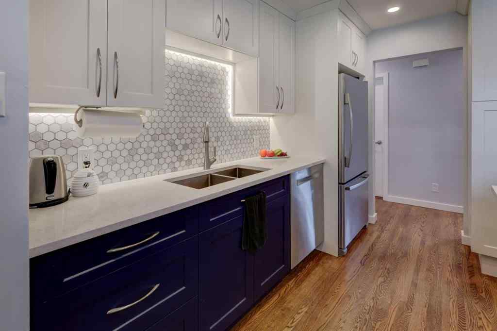 MLS® A2244633 - 3803 19 Street NW in Charleswood Calgary, Residential