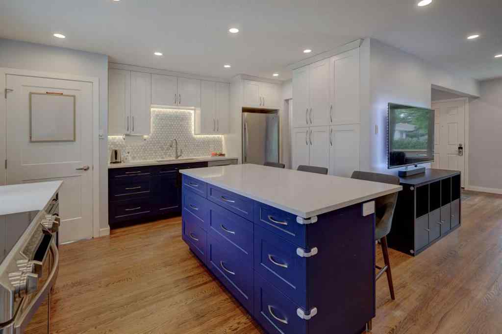 MLS® A2244633 - 3803 19 Street NW in Charleswood Calgary, Residential