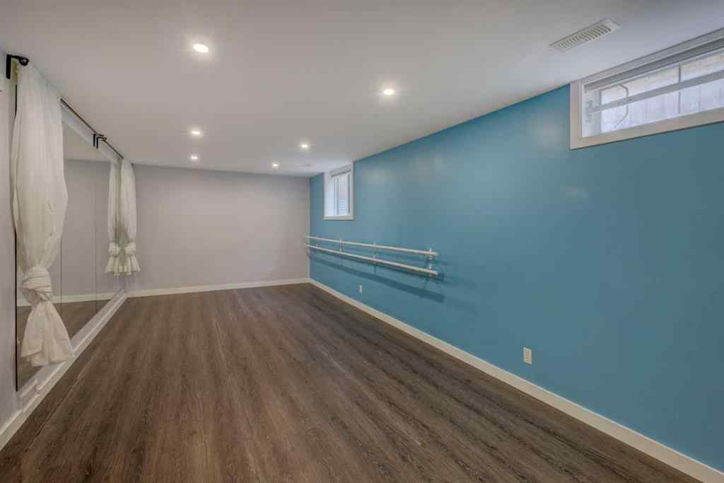 MLS® A2244633 - 3803 19 Street NW in Charleswood Calgary, Residential