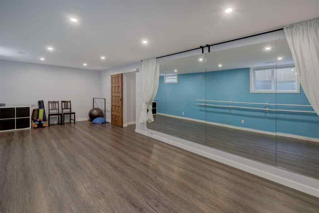 MLS® A2244633 - 3803 19 Street NW in Charleswood Calgary, Residential
