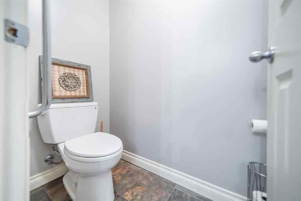 MLS® A2244642 - Unit #205 4 Hemlock Crescent SW in Spruce Cliff Calgary, Residential