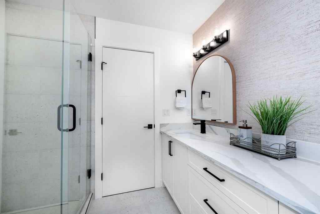 MLS® A2244669 - 2402 Westmount Road NW in West Hillhurst Calgary, Residential